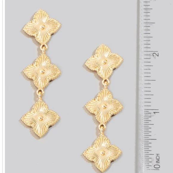 Gold triple Intricate clover dangle earrings - Picture 3 of 3
